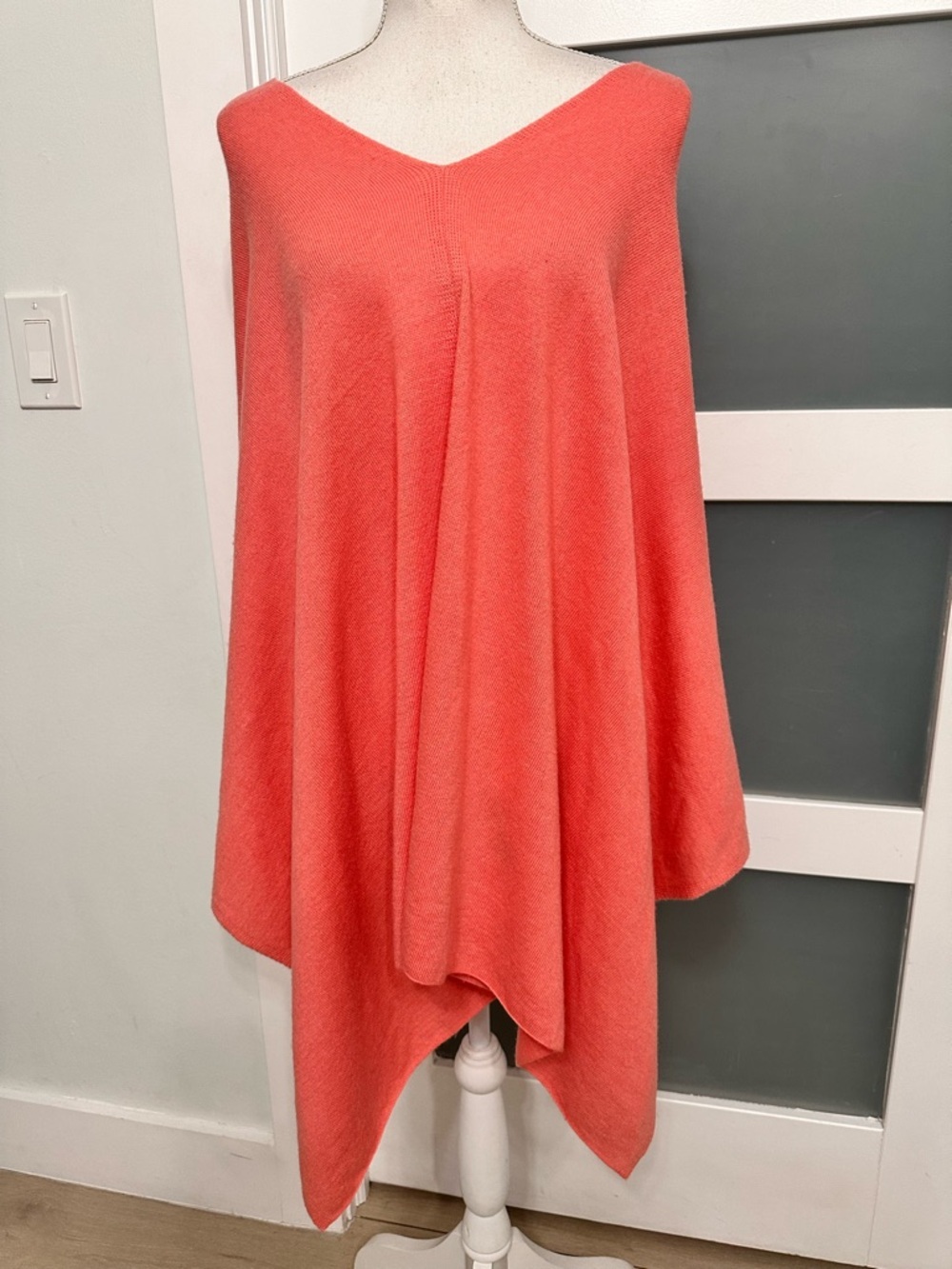 100% Cashmere Coral V-Neck Poncho One Size Elegant Topper Handmade EUC